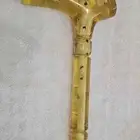 عكاز عصا من معجون الكهرمان اللون اصفر ذهبي