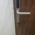 فني تركيب اقفال ذكية واعمال نجارة وتركيب اثاث ولوح