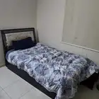 سرير وطقم تسريحه للبيع