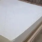 مرتبة قويه واستخدام قليل ولكنها صغيره على السرير