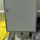 سبورة بيضاء متحركة شبة جديدة