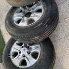 جنوط جكسار موديل 2006 مقاس 17 عليها كفرات ميشلان