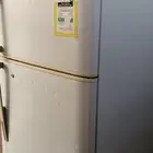 ثلاجه تبريد بحاله ممتازه للبيع..على الضمان 15قدام بابين