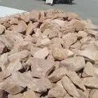 مباني حجر كبير وصغير بل يد وبل معدات ثقيلة