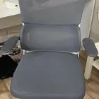 كرسي وطاولة مكتبية