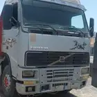 سيارة فولفو مع ونش