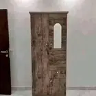 دولاب خشبي بحالة ممتازة للبيع