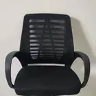 للبيع مكتب وكرسي مكتبي