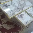 طقم طاولات كنب جرانيت شبيه الرخام باقي الاكياس عليها
