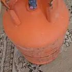 اسطوانه غاز مليانه نصها  معاها المنظم بتاعها