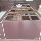 ديكور محل مع طاوله مكسرات مع أربع ثلاجه