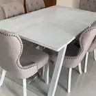 طاولة طعام