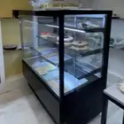 ثلاجة عرض