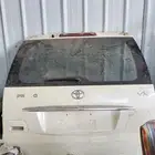 باب شنطه برادو نظيف قزاز وكاله لا يشكو من شي لون لؤلؤي