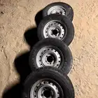ثلاث كفرات مقاس 17 بجنوطها