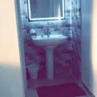 مغسلة يدين و مرآية