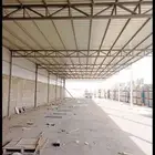 مستودعات ومساحات خارجية داخل حوش كبير