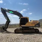سائق بوكلين محترف عاطل عن العمل