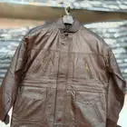 هذه سترة جلدية أصلية.