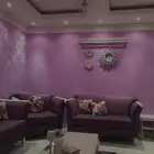 مجلس كنبات مع طاولات وستارة وزوليه