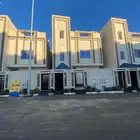 للبيع روف علوي مع ملحق تشطيبات فاخره الموقع خلف مطار ابها