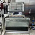 ثلاجة عرض حلويات
