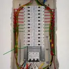 السلام عليكم أنا زاهد كهربائي مباني باكستاني .. أقوم بجميع أ