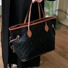 شنط ماركه وشوزات ماركه يوجد جمله