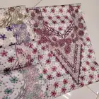 مخاوير قطع غير مخيطة تطريز على الصدر والاكمام