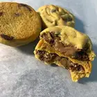 توفر كميات كبيره من الكوكيز بالشكولاته البلجيكيه والتوت