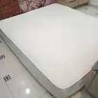 سريرين اثنين ومرتبتين اثنين كذالك