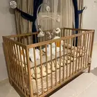 سرير من (إيكيا) مع اغراضها