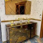 بوفيه زجاحي مع مرآه شبه جديد