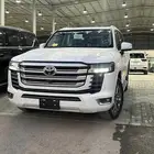 لاندكروزر رقم 4 بنزين ابيض 2025