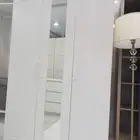 دولاب ايكيا 3باب العرض 1.17 العمق 50الارتفاع1.90