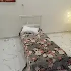 يوجد سرير مفرد