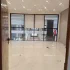 مكتب للتقبيل بابها