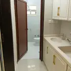 شقه غرفتين وزاويه مطبخ وحمام بجوار مسجد الفلقي 1400شامل