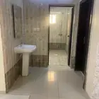 شقة اربع غرف صاله مطبخ راكب حمامين للايجار عوائل