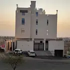 شقة بالقرب من طريق الملك فهد ومطله على المطار