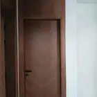 ابواب داخليه و خارجيه خشب سويدي و مقنو ديكورات و دواليب