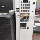 مكينة قهوه بها 24 نوع قهوه