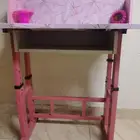 كرسي هزاز للاطفال وطاولتين للدراسه