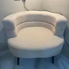 كنب قطعه وحده نظيف وجديد مع طاوله ولمبه