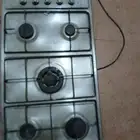 غاز سطحي شغال. مرايا كبيره له مسكات تتعلق في الجدار ب200ريال