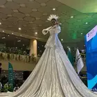 العازفة الطويلة