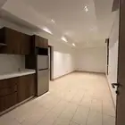 شقة مكيفة غرفة وصالة مع سطح خاص جديدة عوايل بالعقربية