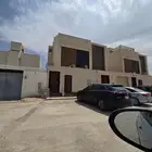 تحديث للبيع فيلا حي العارض (درج داخلي وشقه) مساحة 308