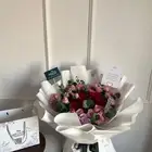باقة ورد راقية بتغليف أنيق وفخم