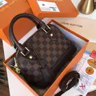 شنط ونظارات ماركات